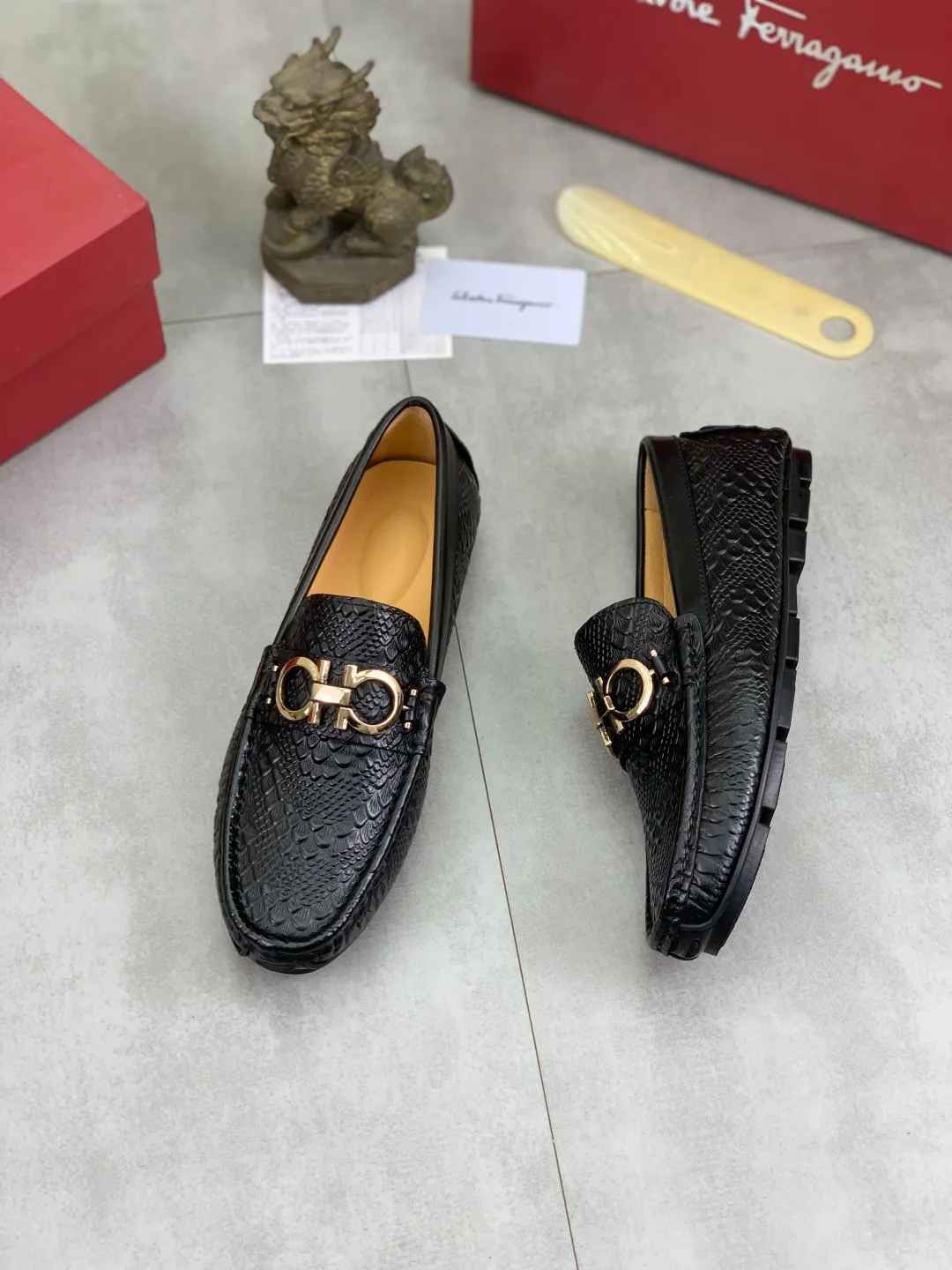 Men's Men's Shoes💰P380💰[New Style] Water-dyed Pigli 🆘(Available for own brands) [Salvatore Ferragamo] Ferragamo's latest casual beanie shoes for men! Available at counters simultaneously! The fabric is made of specially imported original calfskin, and the interior is made of imported water-dyed pigskin. It is absolutely luxurious and leads the fashion trend. Matching code: 38-45 black optional
